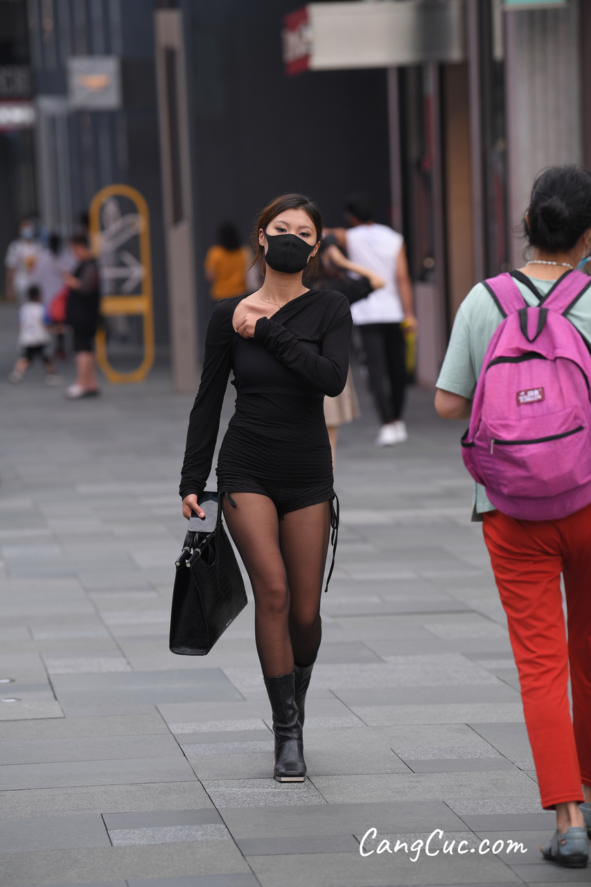 [精选街拍作品] No.3592 短靴短裤黑色搭配